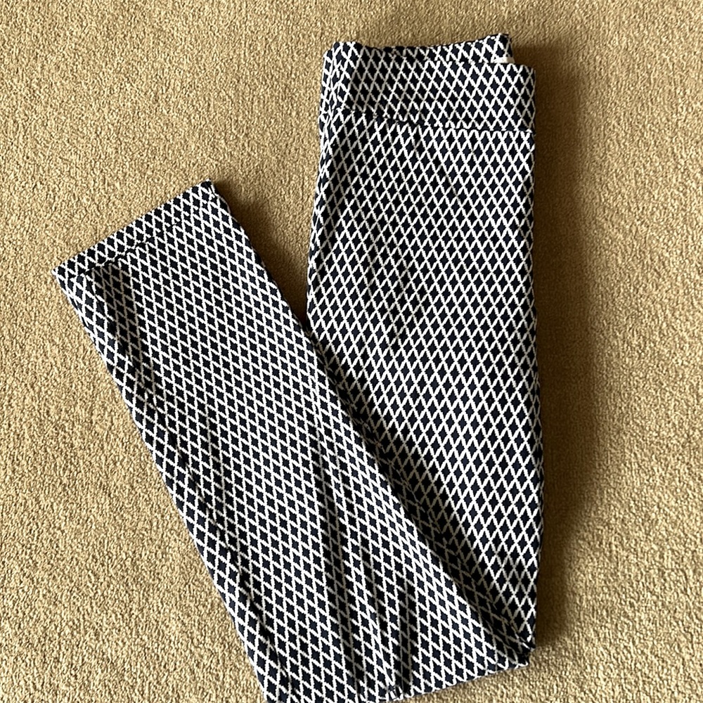 Stitch Fix Margaret M navy and white slimming pants. Size small.